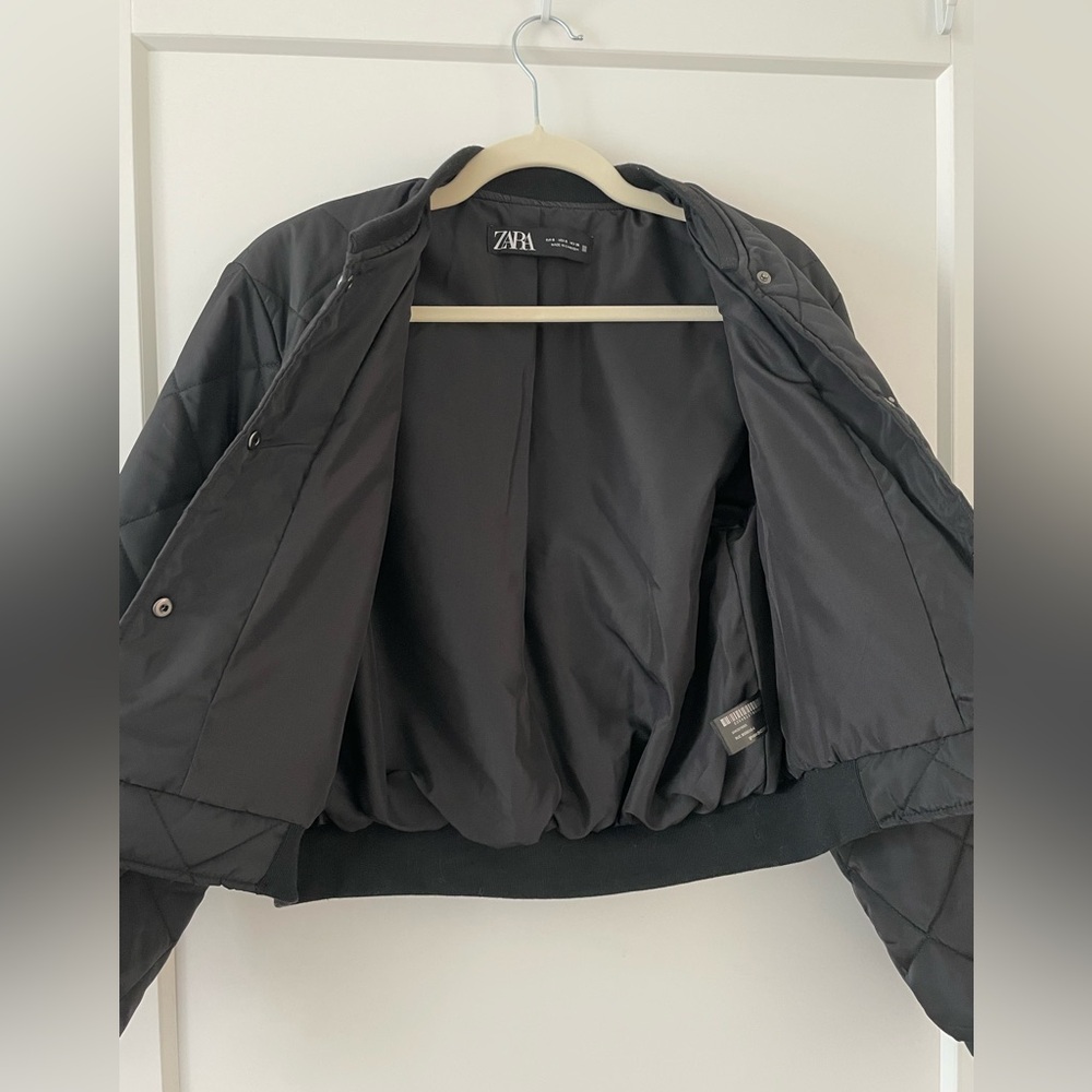 Zara Black Quilted Bomber Jacket - Cropped Lightweight Fall Jacket - Picture 4 of 5